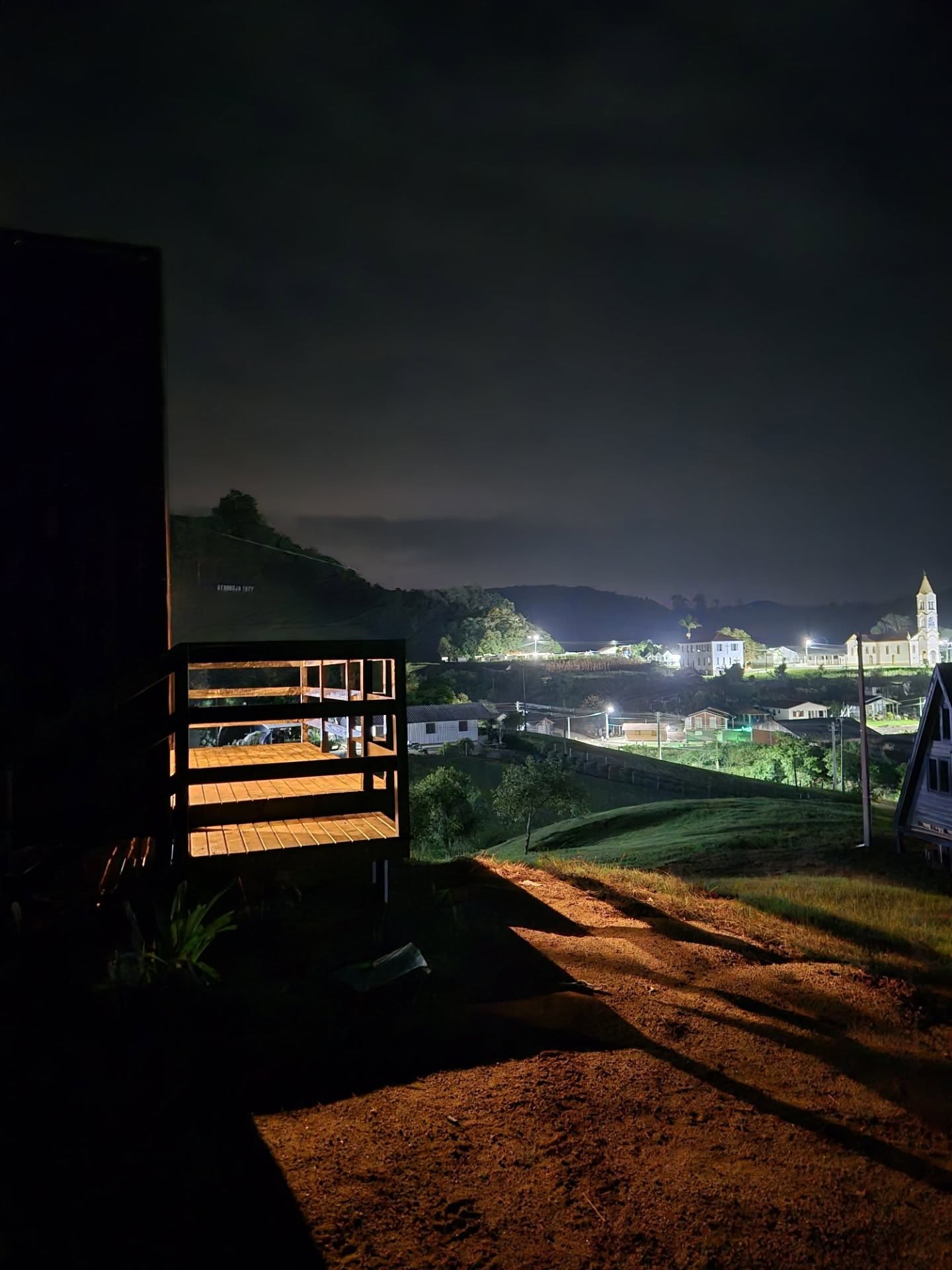 Vista noturna de Azambuja a partir do chalé
